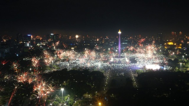 Pergantian tahun di Monas. (Foto: Fanny Kusumawardhani/kumparan)