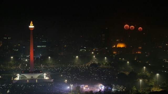 Pergantian tahun di Monas. (Foto: Fanny Kusumawardhani/kumparan)
