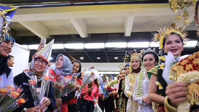 Wisatawan pertama 2018 di bandara Soetta. (Foto: Muhammad Iqbal/kumparan)