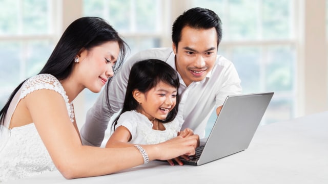 Himbau anak untuk berhat-hati saat chatting (Foto: Thinstock)