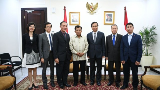 Dubes Vietnam bersama ke wapres Jusuf Kalla. (Foto: Dok. Setwapres)