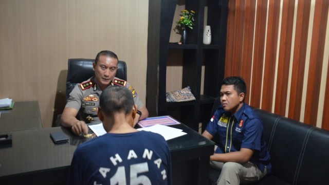 Tersangka dan lokasi pelecehan seksual anak (Foto: Rini Friastuti/kumparan)
