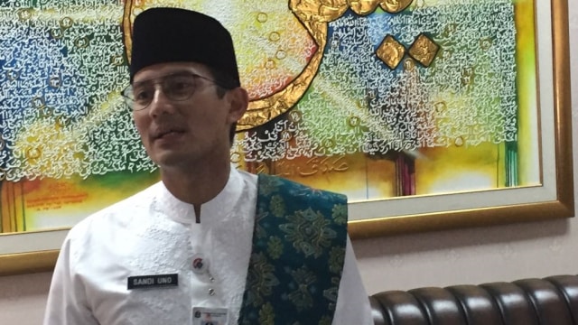 Wagub Sandi Uno tiba dirumah Menteri Khofifah (Foto: Muhammad Fajri/kumparan)