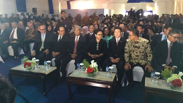 Retno Marsudi & Anies di sekretariat ASEAN (Foto: Rizki Mubarok/kumparan)