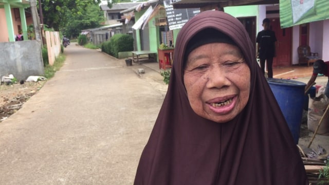 Ibu Suroh warga setempat (Foto: Rizki Baiquni/kumparan)