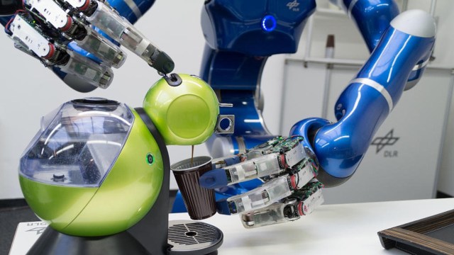 Robot asisten astronaut, Justin. (Foto: DLR)