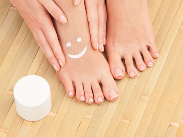 Kulit Kakimu Kering dan Gelap? Antisipasi Dengan 3 Hal Ini