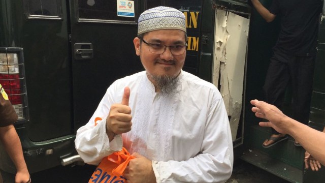 Jonru tiba di PN Jaktim  (Foto: Reki Febrian/kumparan)