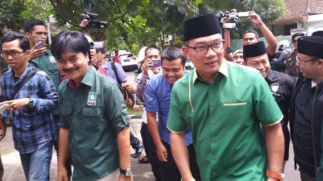 Ridwan Kamil terika SK dukungan PKB (Foto: Iqbal Lazuardi/kumparan)