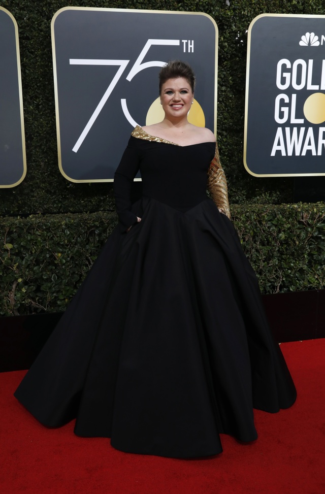 Kelly Clarkson dalam Christian Siriano Foto: REUTERS/Mario Anzuoni