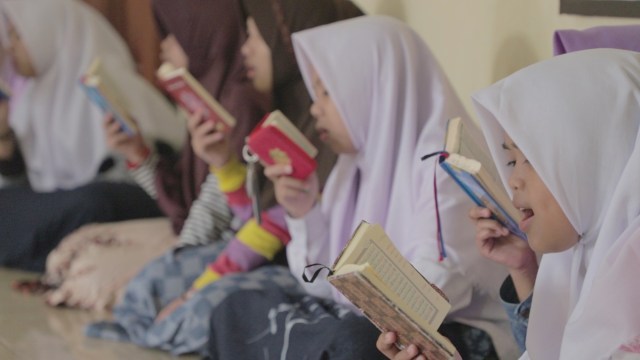 Santri Ponpes Nurul Iman saat mengaji ba'da Ashar (Foto: Tommy Utomo/kumparan)