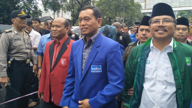 JR Saragih-Ance Selian daftar ke KPU Sumut  (Foto: Dok. Ade Nurhaliza)