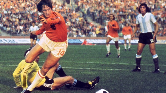 Johan Cruyff bersama Timnas Belanda. (Foto: AFP)