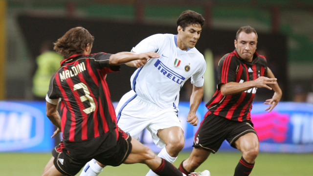 Kostum Maldini tak boleh dipakai lagi. (Foto: AFP/Paco Serinelli)