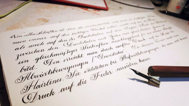 Ilustrasi tulisan tangan bersambung (Foto: Instagram @calligraphine_germany)