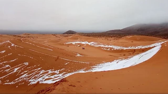 Salju di Gurun Sahara Foto: Hamouda Ben Jerad via Reuters
