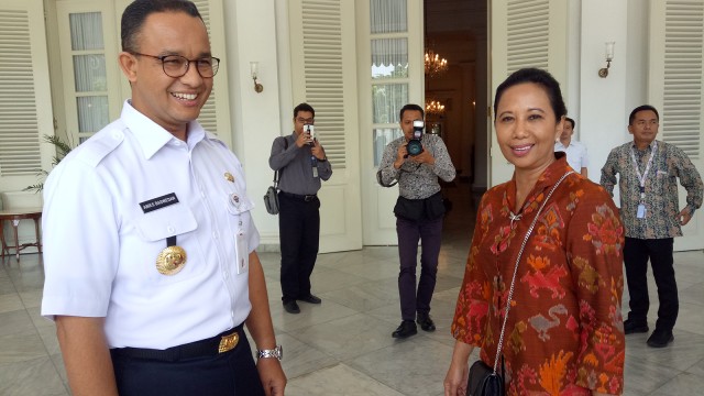 Rini Soemarno disambut Anies Baswedan. (Foto: Nabilla Fatiara/kumparan)