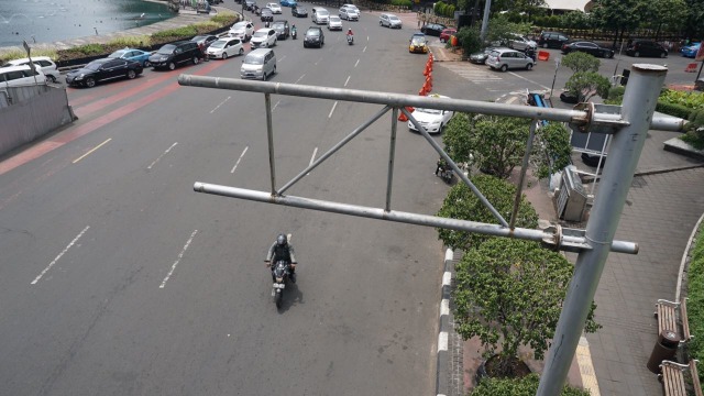 Pemotor kembali melintasi jalan MH. Thamrin (Foto: Fitra Andrianto/kumparan)