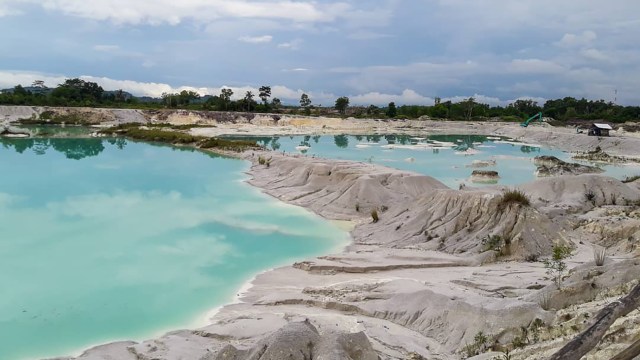 Danau Kaolin di Belitung. (Foto: Instagram @aaronnhlo)