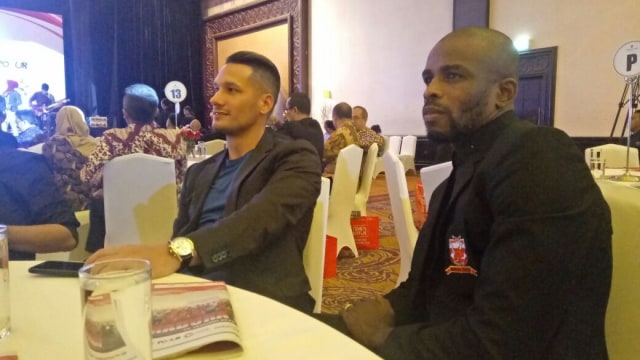 Maitimo dan Greg Nwokolo di launching tim. (Foto: ist.)