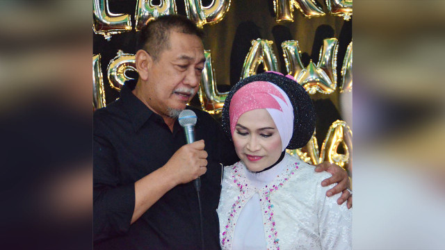 Cagub Jabar Deddy Mizwar bersama istri (Foto: Instgaram @deddymizwar)