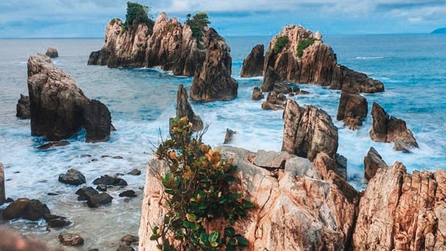 Pantai Gigi Hiu, Lampung. (Foto: Instagram @uet_oasis)
