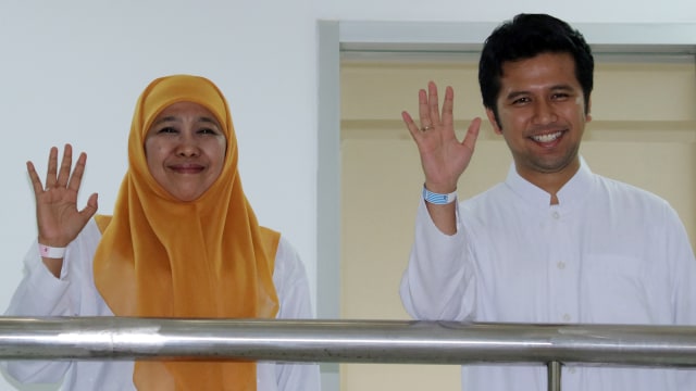 Khofifah Indar P. dan Emil Elestianto Dardak (Foto: ANTARA FOTO/Didik Suhartono)