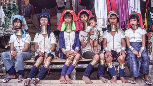 Wanita suku Karen, Thailand. (Foto: Instagram @bikinghobo)