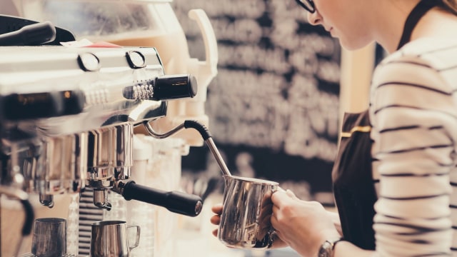 Ada kebiasan pelanggan yang bikin barista kesal. (Foto: Thinkstock)