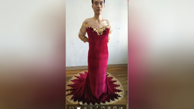 Pria di China jadi model jualannya sendiri. (Foto: dok. Aliexpress)