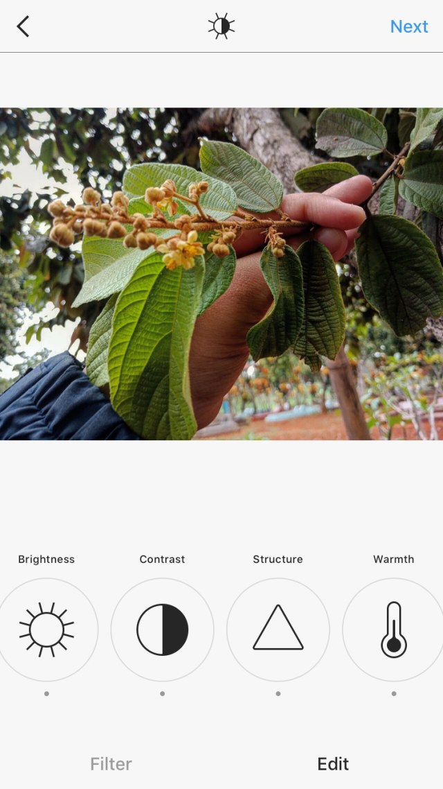 Atur warna dan pencahayaan di Instagram. (Foto: Astrid Rahadiani Putri/kumparan)