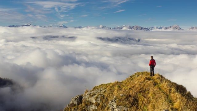 Mendaki gunung. (Foto: Pexels)
