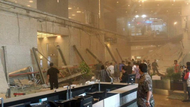 Suasana balkon gedung BEI roboh (Foto: Dok. Istimewa)