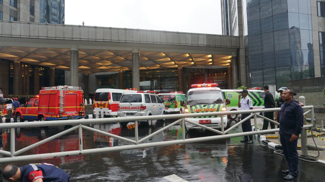 Suasana di gedung BEI usai balkon tower II roboh (Foto: Helmi Afandi/kumparan)