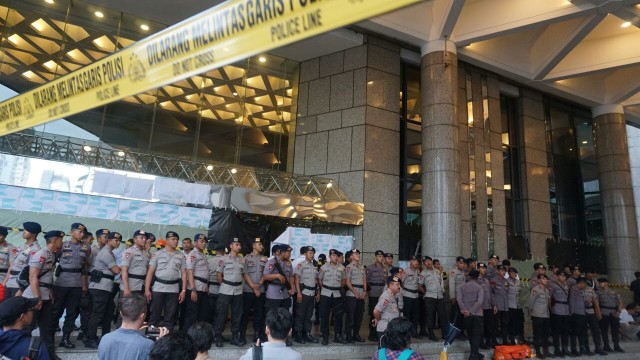 Proses sterilisasi gedung BEI (Foto: Helmi Afandi/kumparan)