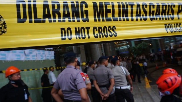 Sterilisasi gedung BEI (Foto: Jamal Ramadhan/kumparan)