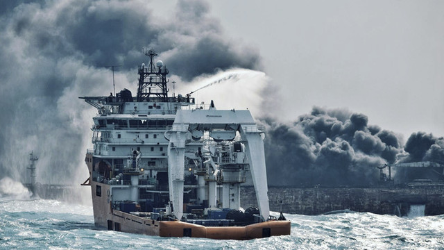 Kapal tanker Iran terbakar. (Foto: China's Ministry of Transport via AP)