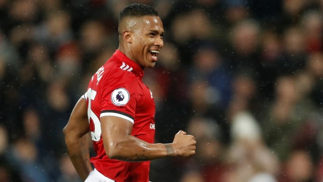Valencia merayakan golnya ke gawang Stoke. (Foto: Carl Recine/Reuters)