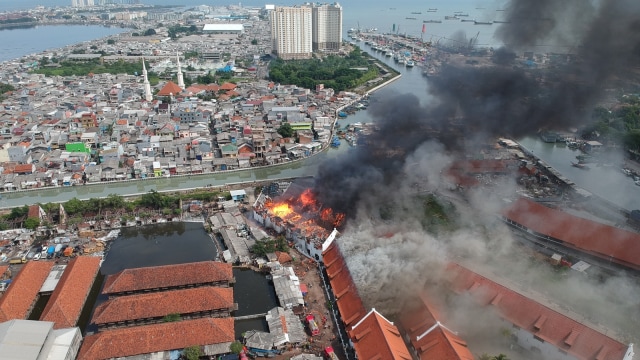 Museum Bahari terbakar. (Foto: Antara/Hadi Abdat)