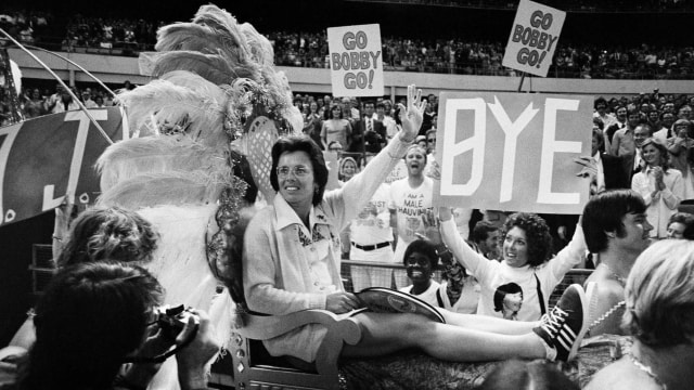 Billie Jean King memasuki Houston Astrodome. (Foto: AP )