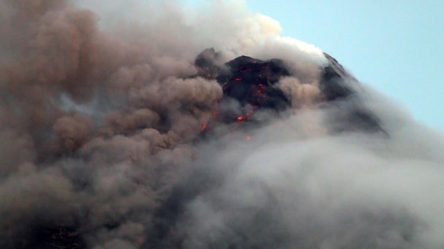Letusan Gunung Mayon Filipina (Foto: Raymund Mark Nayve/REUTERS)
