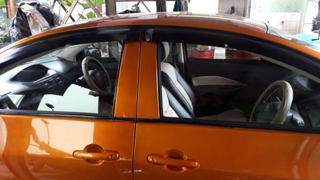 Mobil Vios dengan modifikasi dua muka di Bandung (Foto: Iqbal Tawakkal/kumparan)