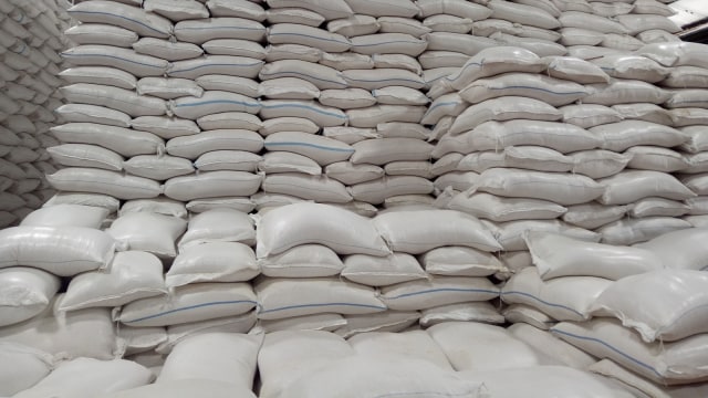 Bulog Indramayu  Foto: Nicha Muslimawati/kumparan