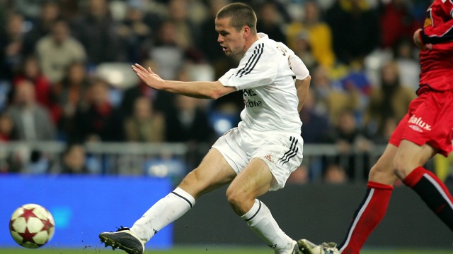 Michael Owen membela Real Madrid pada 2004/05. (Foto: JAVIER SORIANO/AFP)