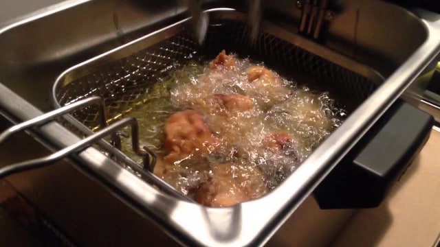 Deep Fying (Foto: Youtube/ Victor Angelo)