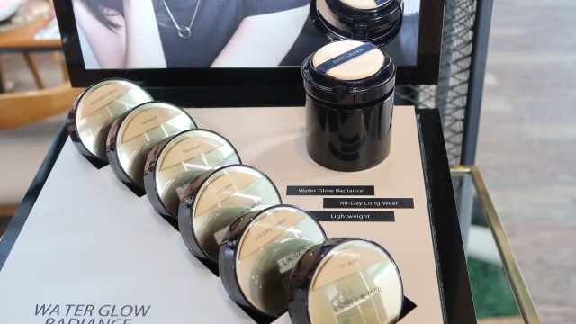 Estee Lauder Double Wear Cushion BB Compact (Foto: Intan Kemala Sari/kumparan)
