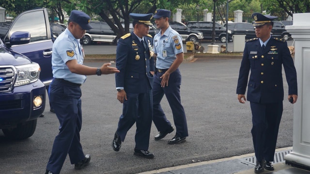 Marsekal Madya Yuyu Sutisna tiba di Istana. (Foto: Yudhistira Amran/kumparan)