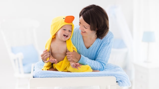 Mencuci baju anak  (Foto: Thinkstock)