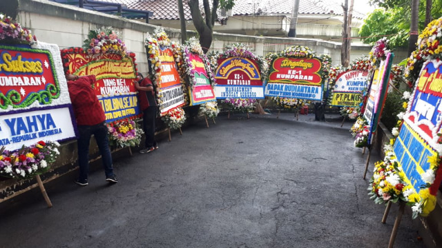 Karangan bunga HUT kumparan.com ke 1 (Foto: Aditia Noviansyah/kumparan)