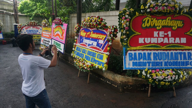 Karangan bunga HUT kumparan.com ke 1 (Foto: Helmi Afandi Abdullah/kumparan)